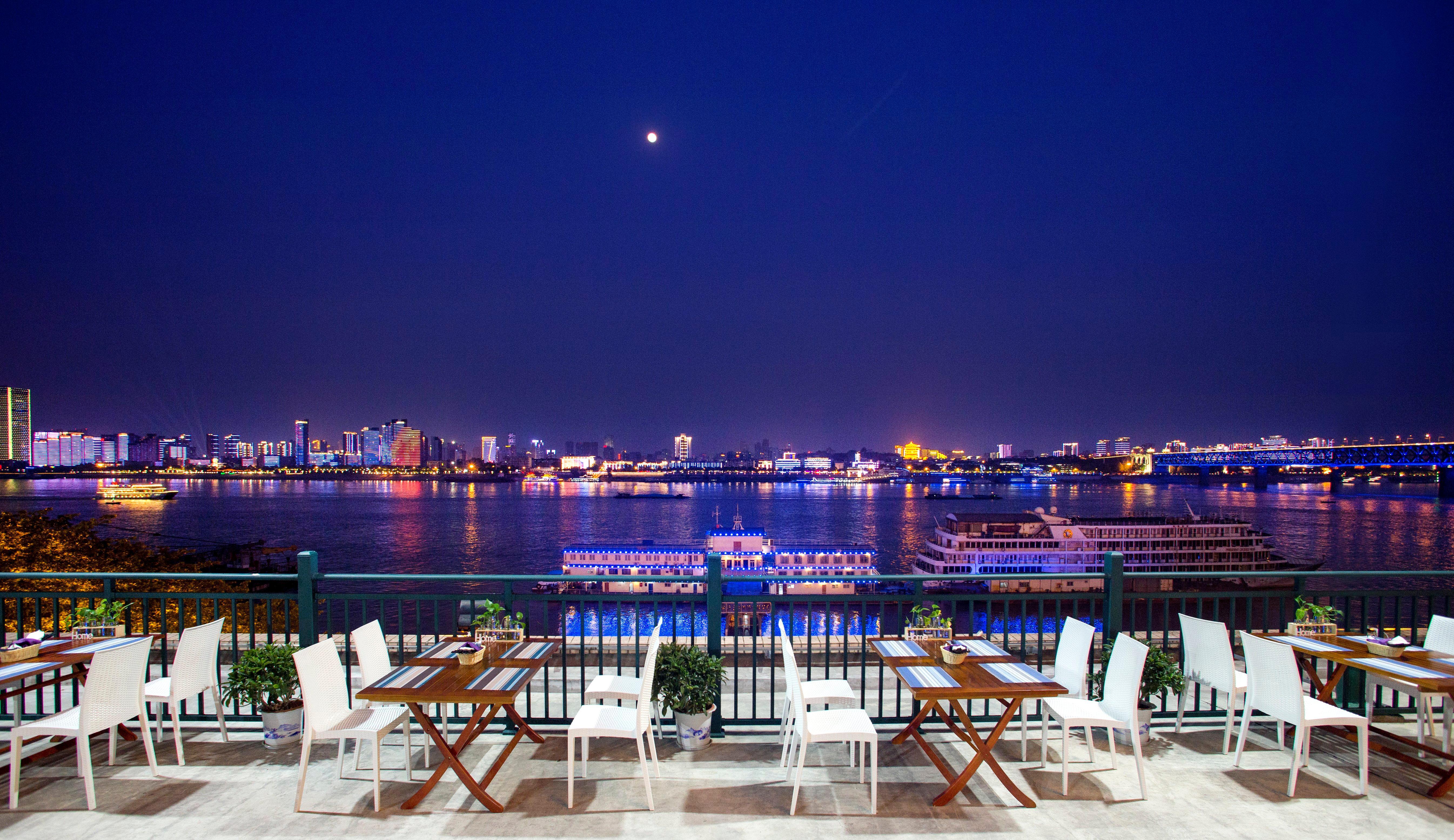 Holiday Inn Wuhan Riverside By Ihg Exterior photo