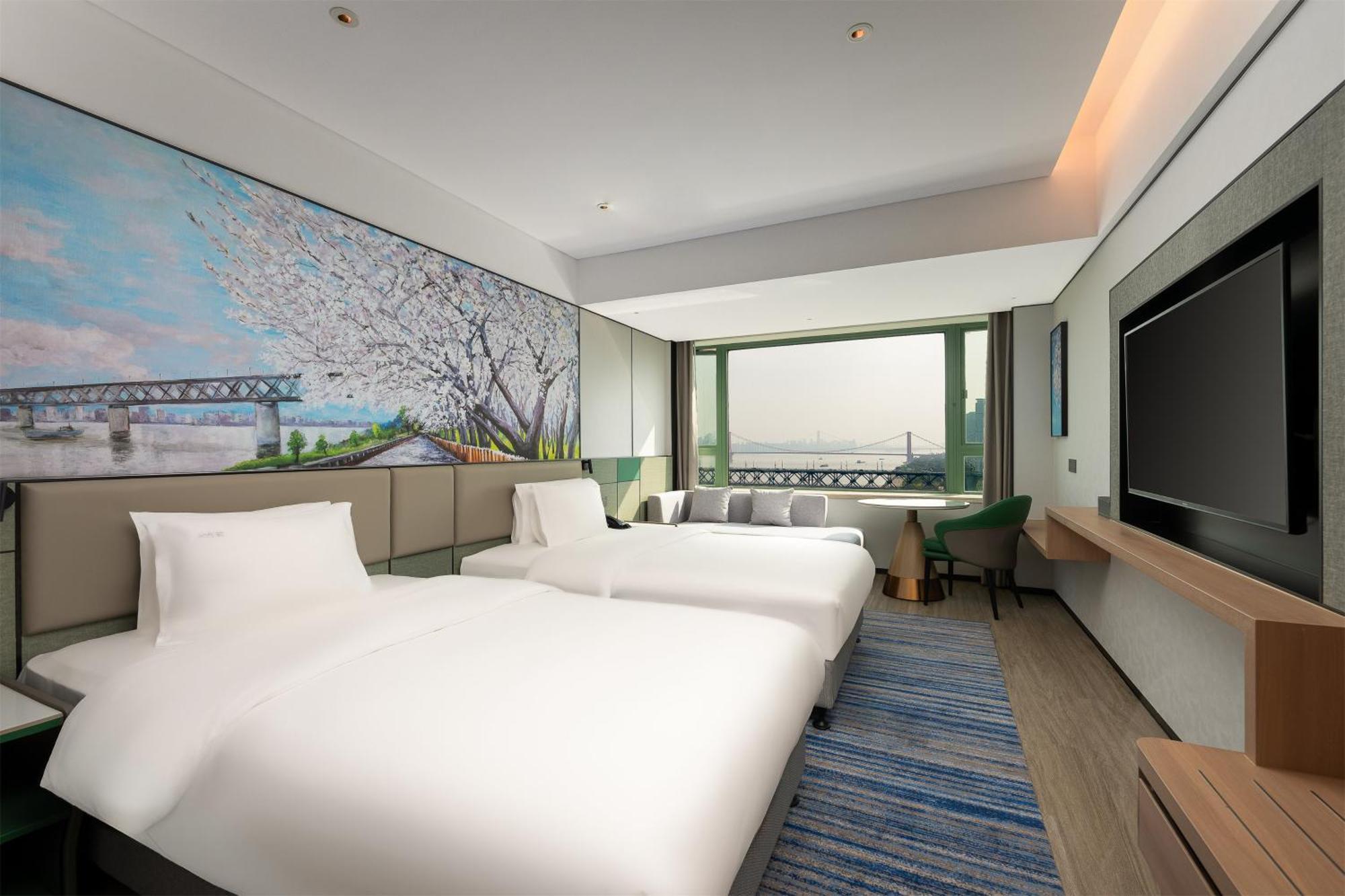 Holiday Inn Wuhan Riverside By Ihg Exterior photo