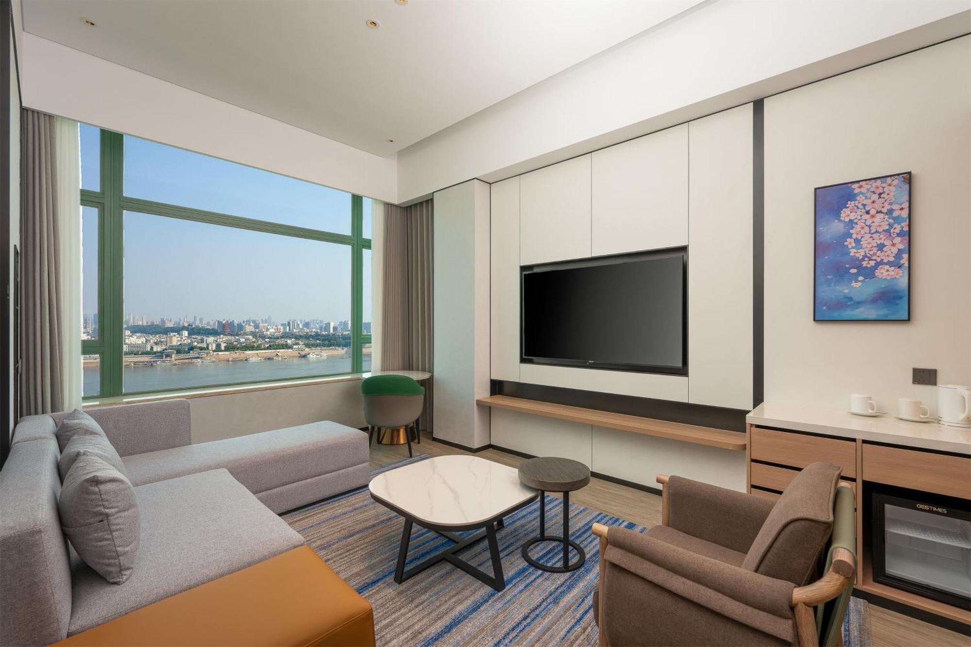 Holiday Inn Wuhan Riverside By Ihg Exterior photo
