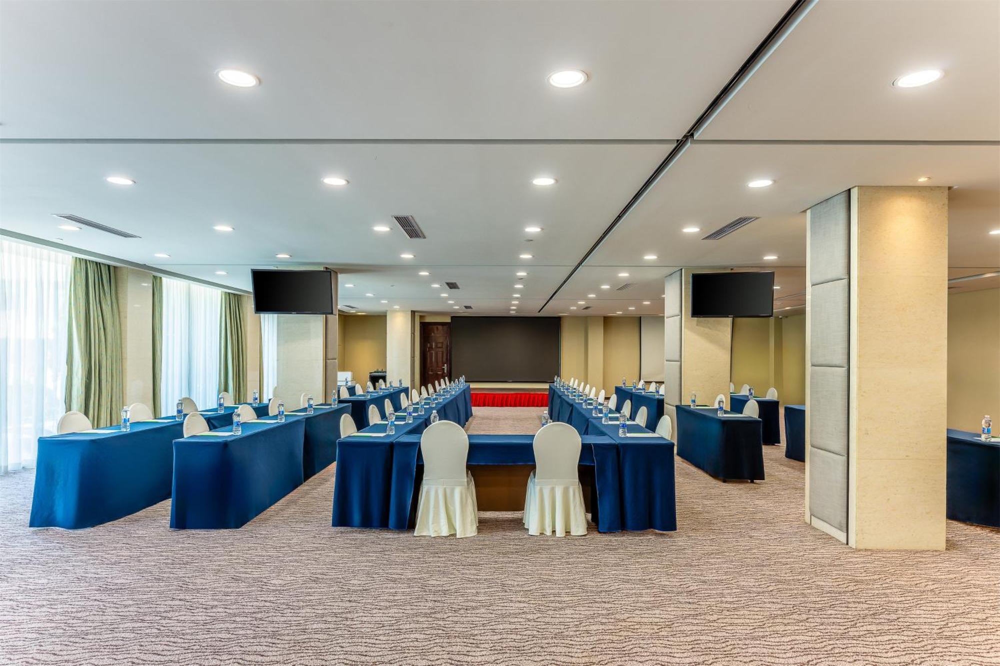 Holiday Inn Wuhan Riverside By Ihg Exterior photo