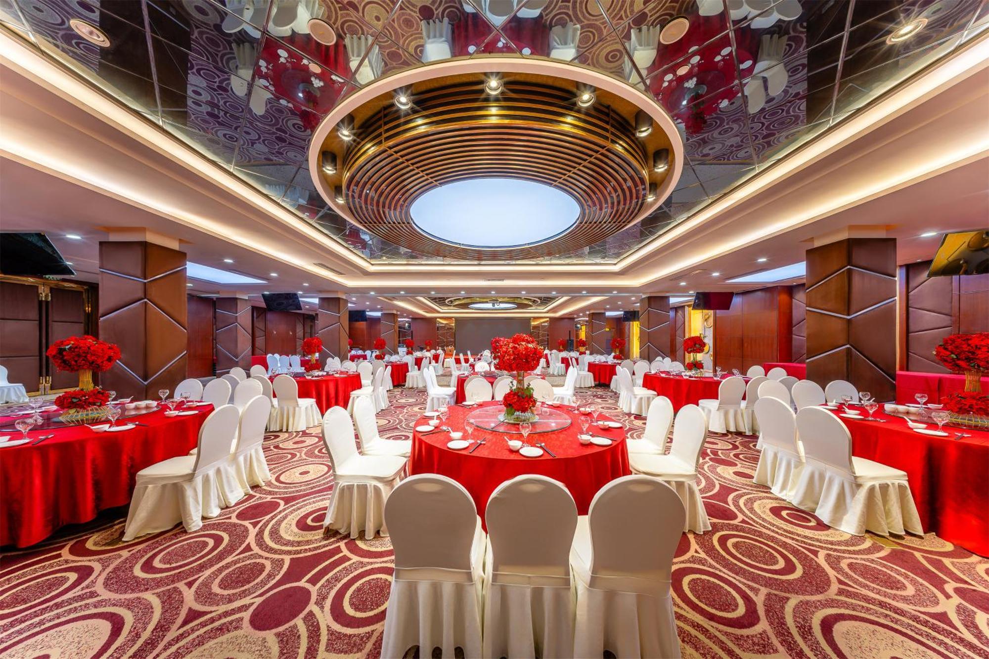 Holiday Inn Wuhan Riverside By Ihg Exterior photo