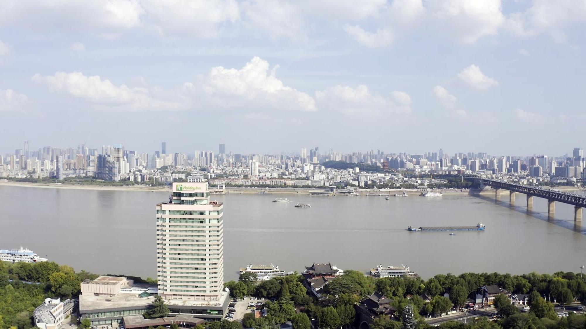 Holiday Inn Wuhan Riverside By Ihg Exterior photo