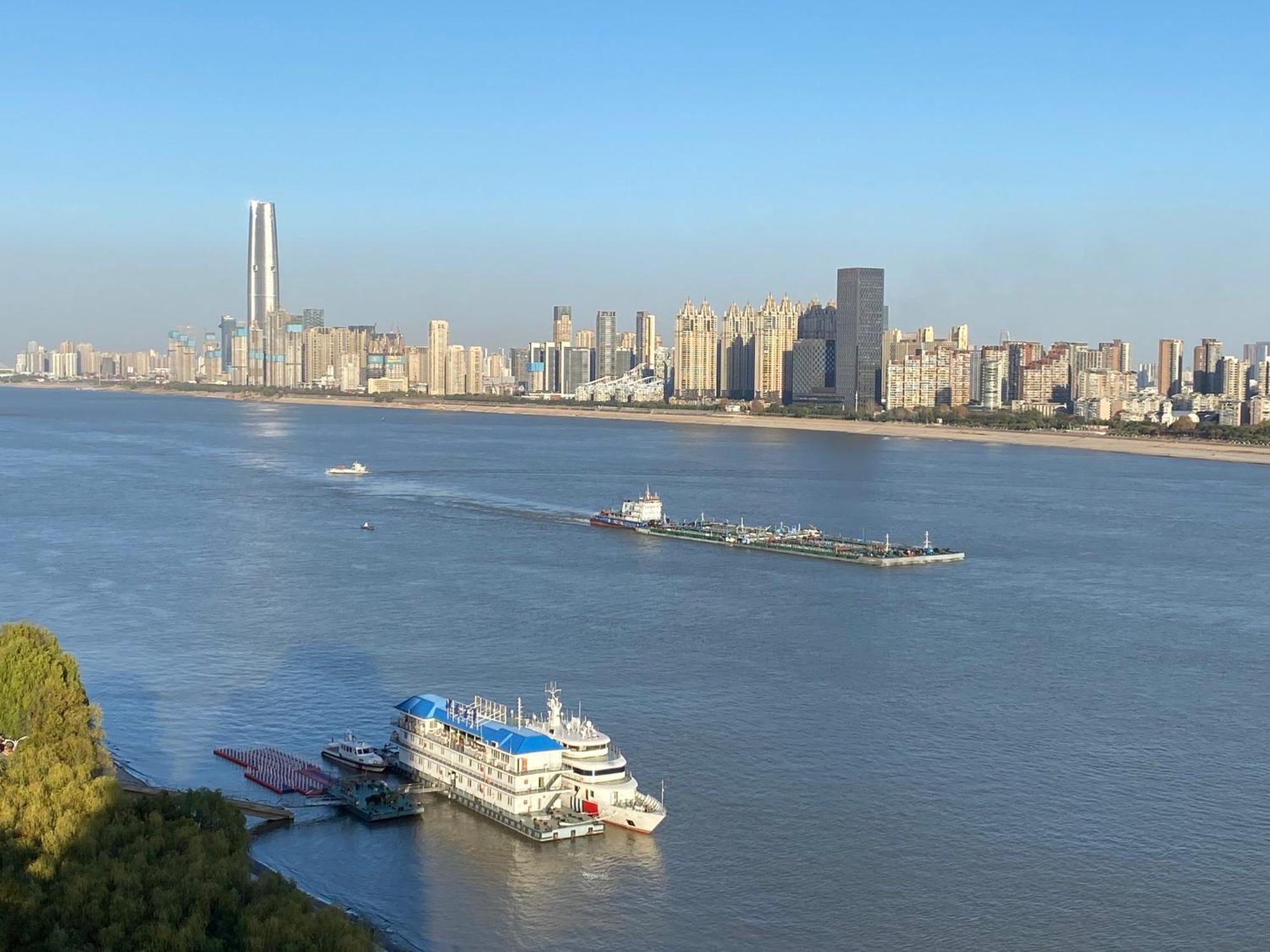 Holiday Inn Wuhan Riverside By Ihg Exterior photo