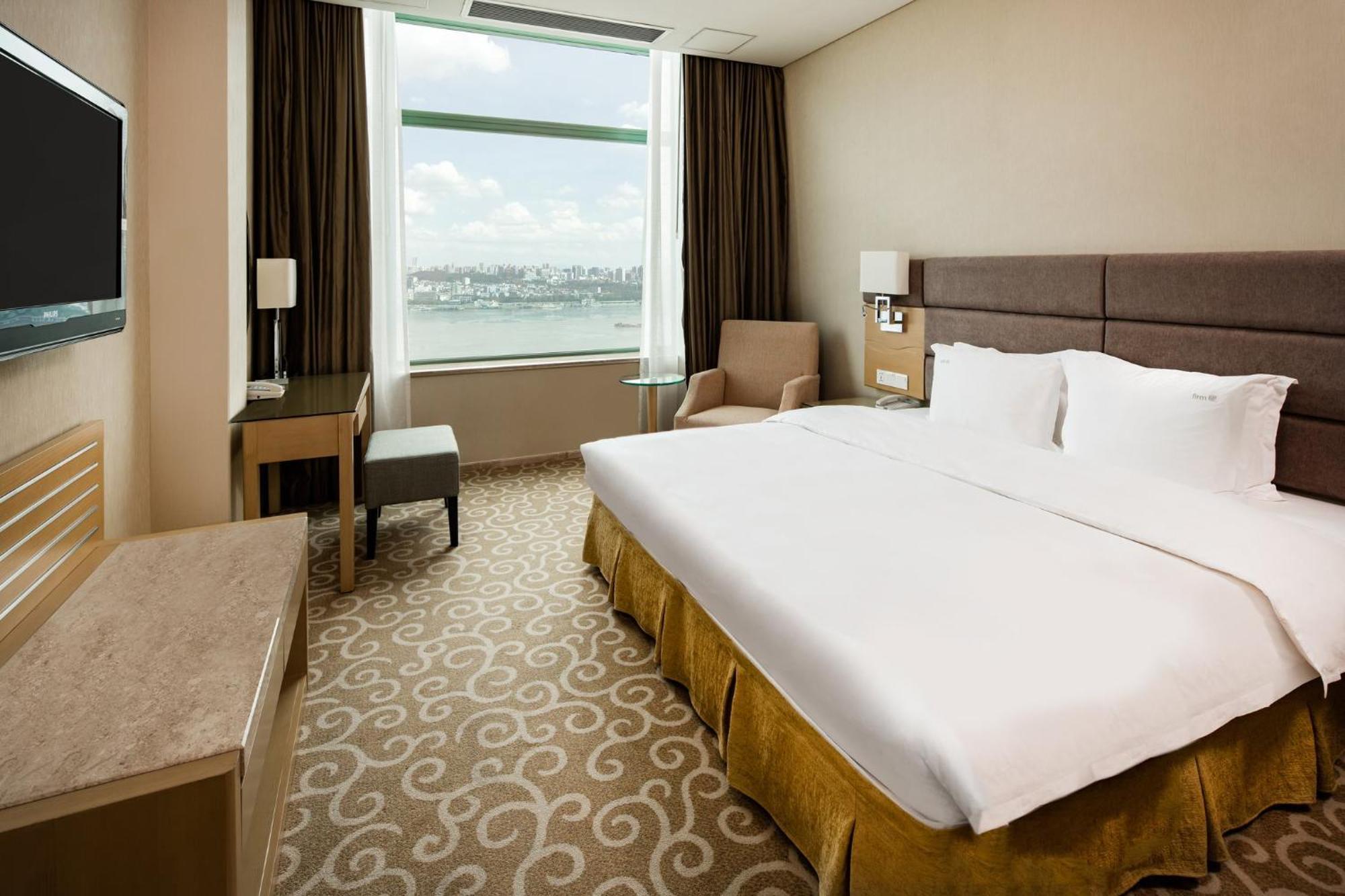 Holiday Inn Wuhan Riverside By Ihg Exterior photo