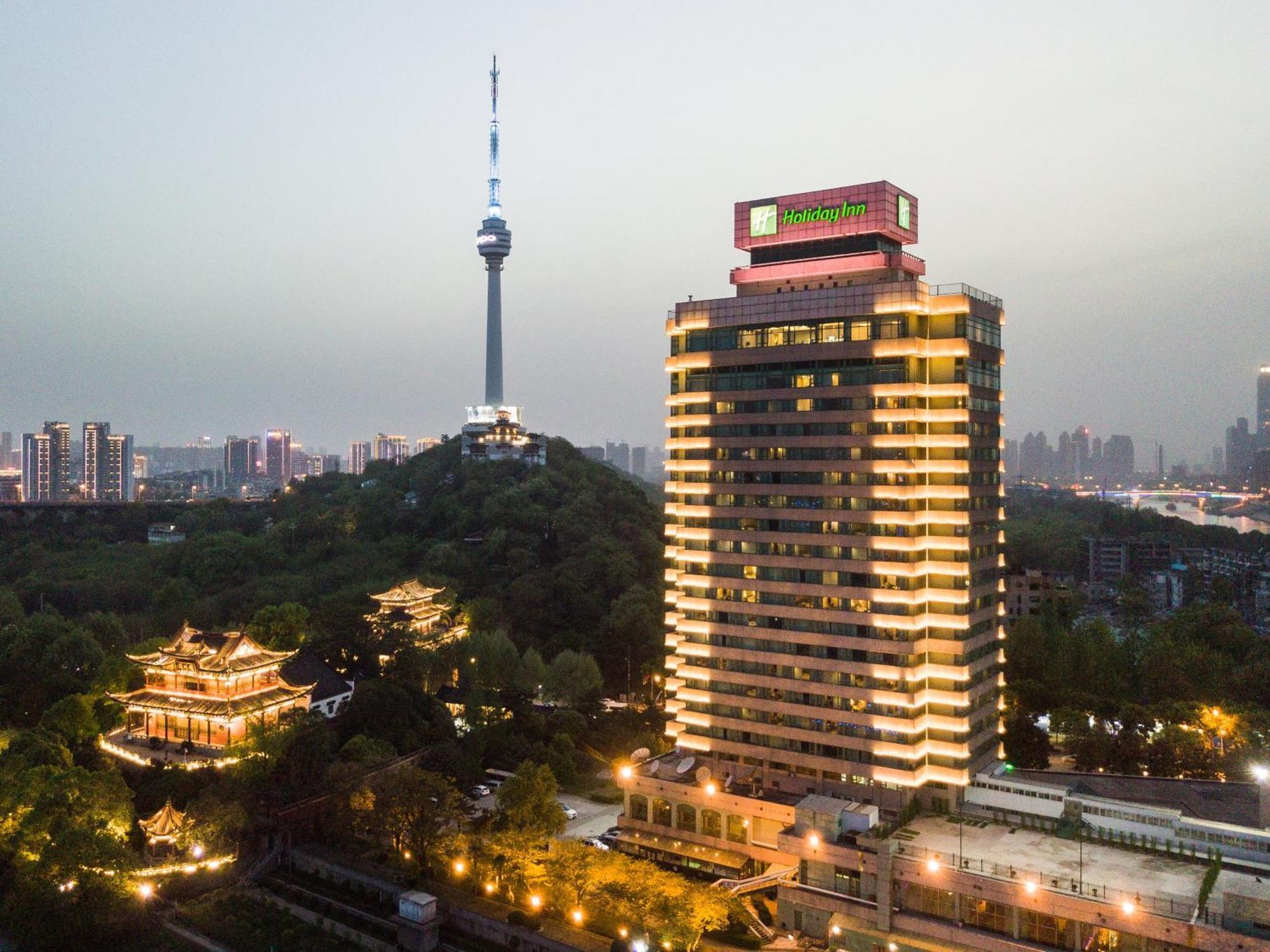 Holiday Inn Wuhan Riverside By Ihg Exterior photo